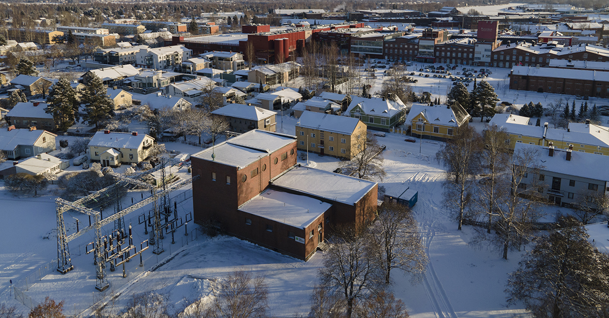 Isosannan sähköasema ilmakuvassa, taustalla ns. Puuvillan aluetta